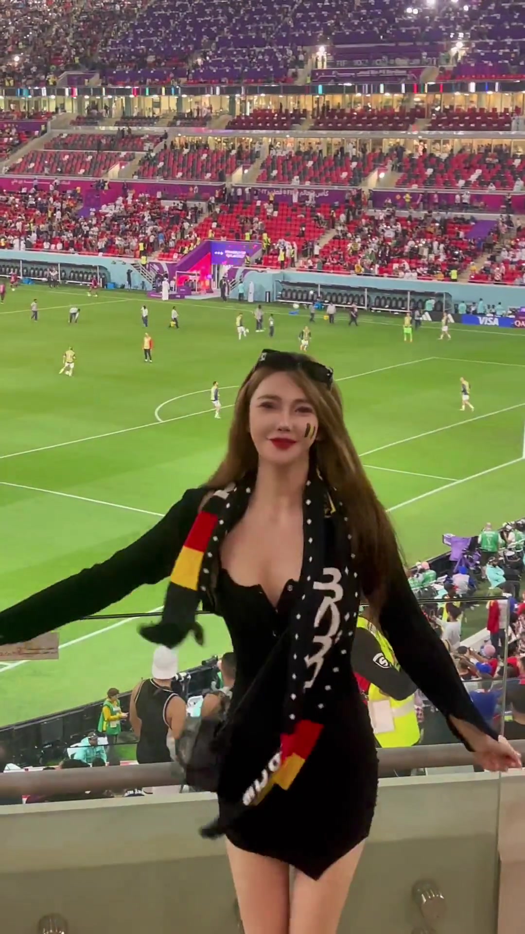场边的比利时美女球迷真吸引人